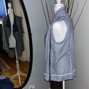 Calvin Klein Stylish Gray Sleeveless Jacket